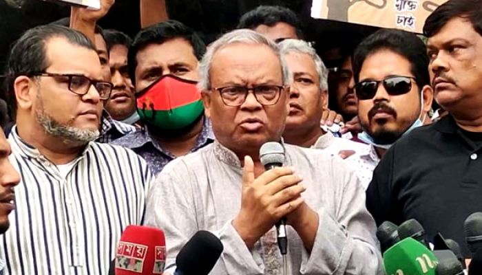 ‘দেশ এক ভয়ঙ্কর দুঃস্বপ্নের মধ্য দিয়ে যাচ্ছে’ : রিজভী