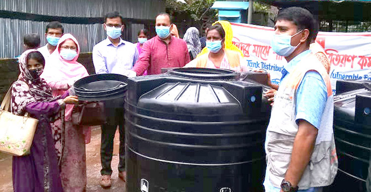 মোরেলগঞ্জে ১২১ পরিবারে পানির ট্যাংকি বিতরণ