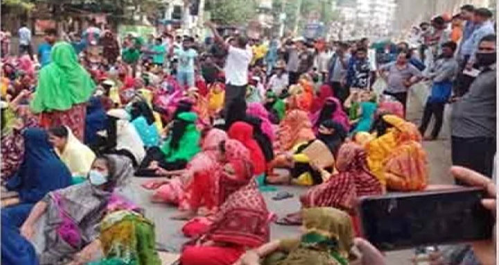 উত্তরায় বেতন-বোনাসের দাবিতে পোশাকশ্রমিকদের বিক্ষোভ