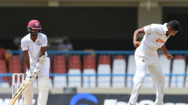 টেস্টে হাল ছাড়ছে না বাংলাদেশ