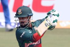 ক্রিস ওকসের শিকার হয়ে ৭৬ রানে ফিরলেন লিটন
