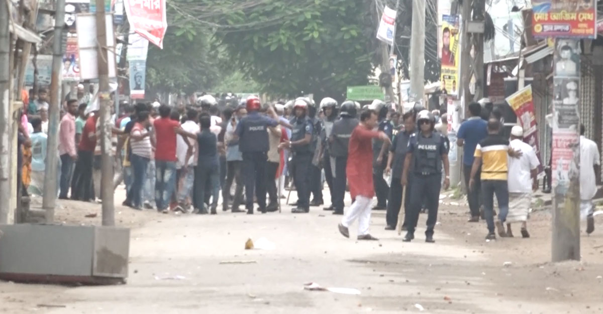 সিরাজগঞ্জে পুলিশ-বিএনপি সংঘর্ষে আরও ৩ জন গ্রেফতার