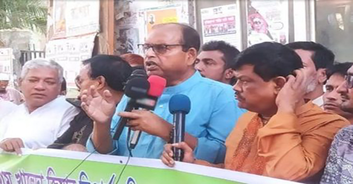 আন্দোলনের গর্জনে আপনাকে পদত্যাগ করতে বাধ্য করা হবে: দুদু