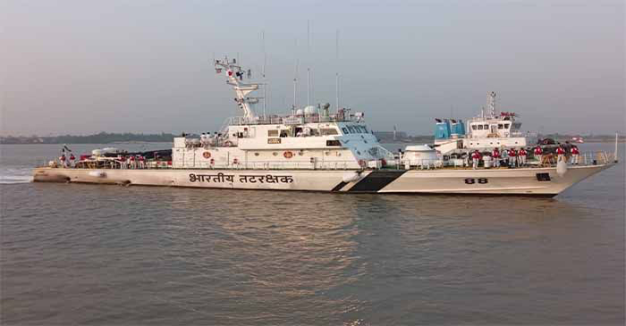 চট্টগ্রামে ভারতীয় কোস্ট গার্ডের দুই জাহাজ
