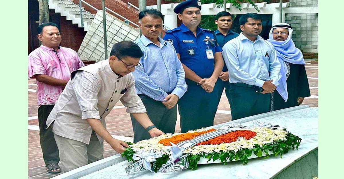 বঙ্গবন্ধুর সমাধিতে শ্রদ্ধা জানাল ভারতীয় হাই কমিশনার