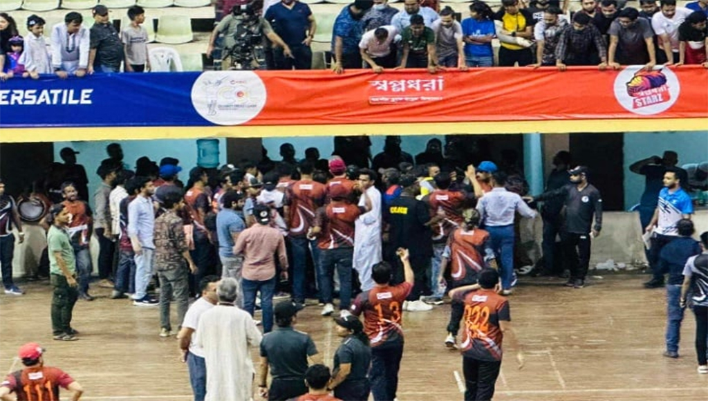 সেলিব্রেটি ক্রিকেট লিগে তারকাদের মারামারির অভিযোগ