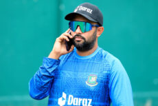 টিম ম্যানেজারের পদ ছাড়লেন নাফীস ইকবাল