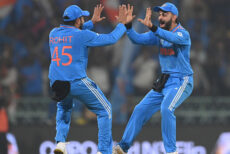 ইংল্যান্ডকে হারিয়ে সেমিতে ভারত
