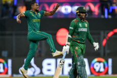 বাঁহাতিদের ব্যর্থতায় বিপদে বাংলাদেশ