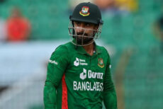 লিটনের বিরুদ্ধে সাংবাদিকদের বের করে দেয়ার অভিযোগ