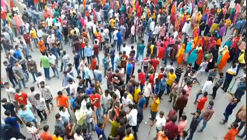 মিরপুর সড়কে অবস্থান নিয়েছে ক্ষুব্ধ পোশাক শ্রমিকরা