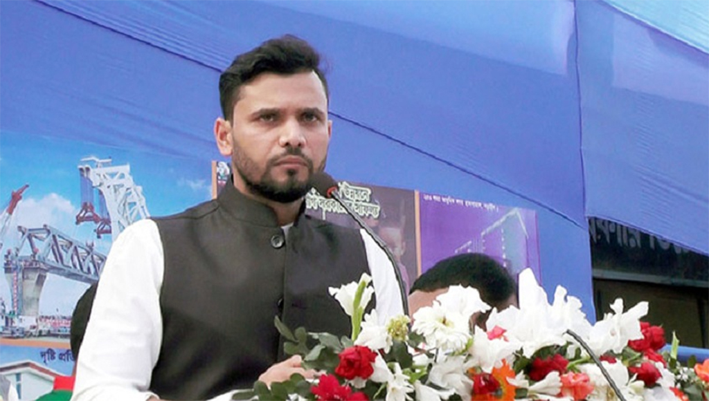 পাঁচ বছরে মাশরাফির আয় কমে অর্ধেক