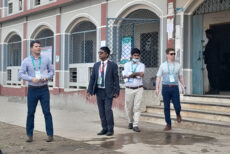 গাজীপুরে কেন্দ্র পরিদর্শনে মার্কিন পযবেক্ষক দল