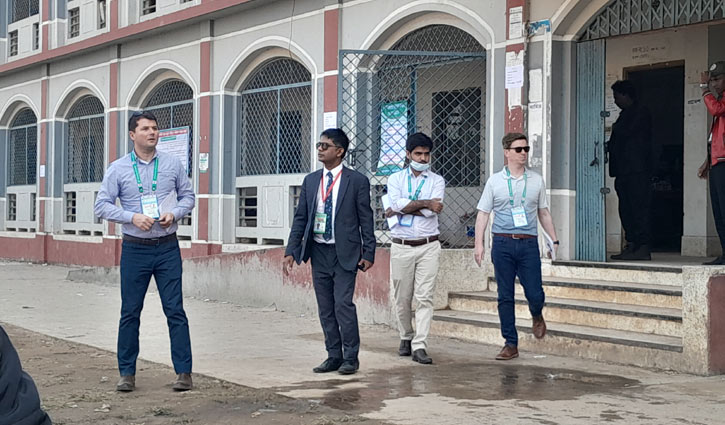 গাজীপুরে কেন্দ্র পরিদর্শনে মার্কিন পযবেক্ষক দল