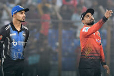 টস জিতে রংপুরকে ব্যাটিংয়ে পাঠালো কুমিল্লা
