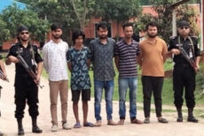 গাজীপুরে ইজিবাইক ছিনতাই চক্রের মূলহোতাসহ গ্রেফতার ৫