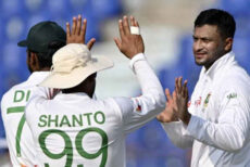 ৫১১ রানের বিশাল লক্ষ্য দিয়ে শ্রীলঙ্কার ইনিংস ঘোষণা