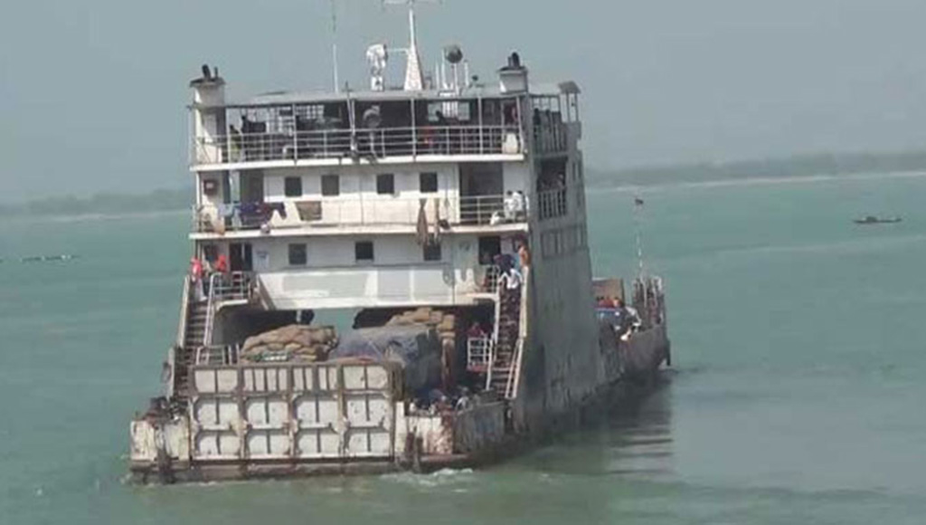 পাটুরিয়া-দৌলতদিয়া রুটে ৩৬ ঘণ্টা পর ফেরি চলাচল শুরু