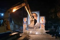 টাঙ্গাইলে রা‌তের আঁধা‌রে ভেঙে দেওয়া হলো বঙ্গবন্ধু ও জাতীয় চার নেতার ম্যুরাল