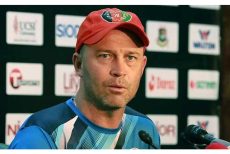 ২০২৫ সাল পর্যন্ত আফগানিস্তানেই থাকবেন জোনাথন ট্রট