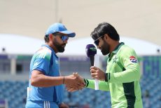 টসে জিতে ব্যাটিংয়ে পাকিস্তান