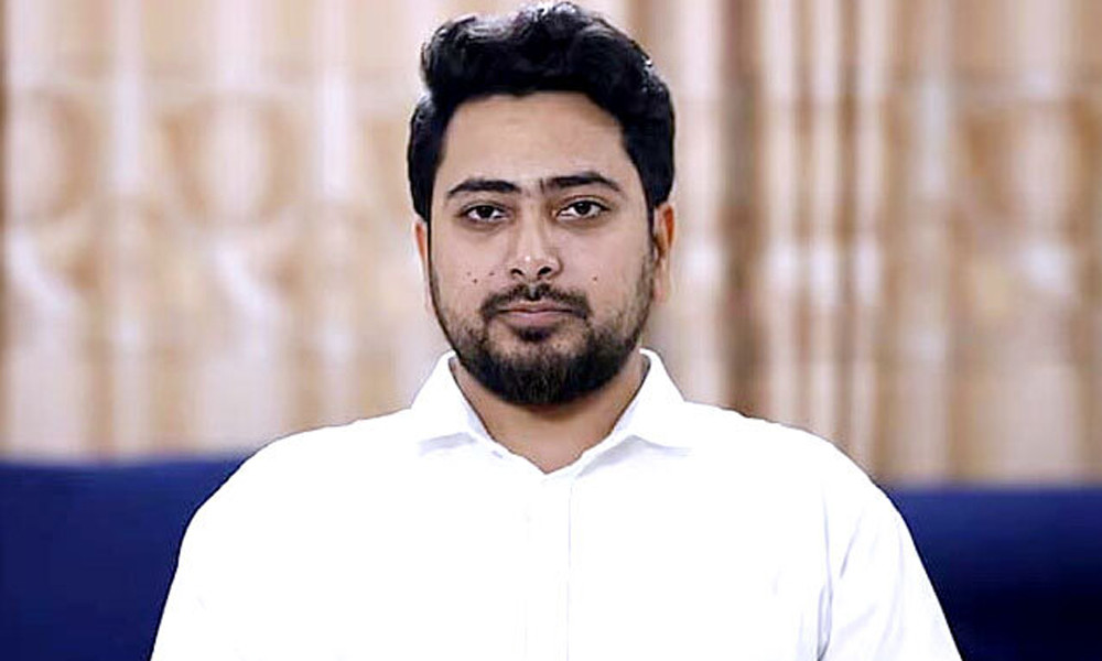 পদত্যাগ করলেন উপদেষ্টা নাহিদ