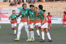 নারী ফুটবলারদের চুক্তি, রাজি নন সাবিনাসহ ১৮ বিদ্রোহী