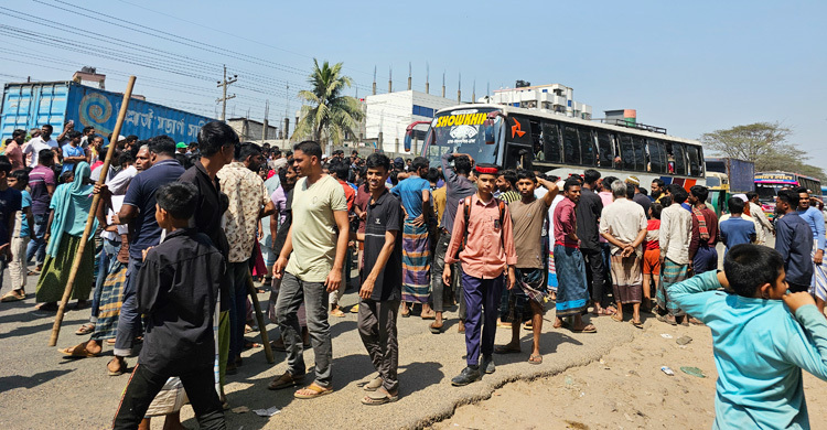 গাজীপুরে অটোরিকশা চালককে হত্যার ঘটনায় সড়ক অবরোধ