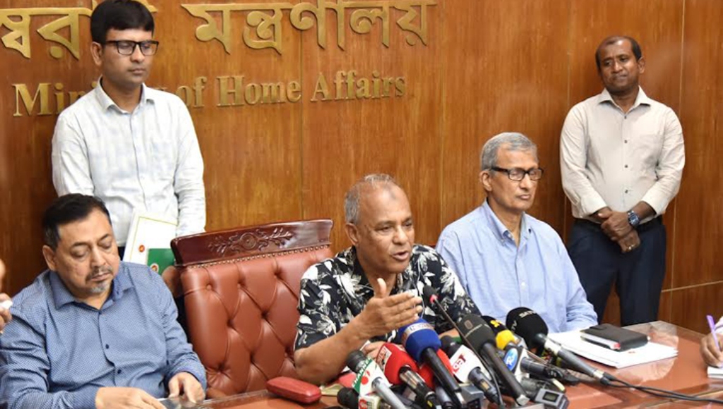 ৫ আগস্ট ঘিরে দেশে কোনো ধরনের শঙ্কা নাই: স্বরাষ্ট্র উপদেষ্টা