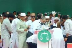 অসুস্থ হয়ে মঞ্চে পড়ে গেলেন জামায়াত আমীর