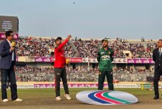 টসে হেরে ব্যাটিংয়ে বাংলাদেশ