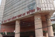 হাসপাতালের পার্কিংয়ে প্রাইভেটকারে মিললো ২ মরদেহ